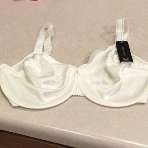 BNWT 36DDD minimizer.  Off white